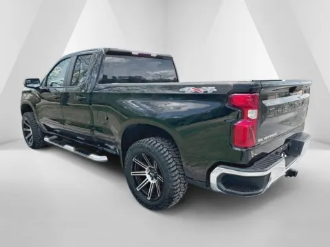 More photos of 2023 Chevrolet Silverado 1500 LT at Hometown Chevrolet, OH