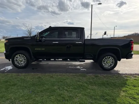 More photos of 2022 Chevrolet Silverado 2500HD High Country at Hometown Chevrolet, OH