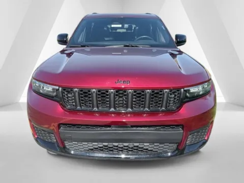 Photos of 2023 Jeep Grand Cherokee L Altitude for sale in Waverly, OH at Hometown Chevrolet