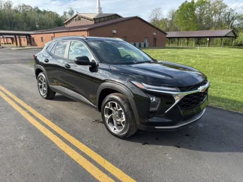 Black 2026 Chevrolet Trax LT for sale in Waverly, OH