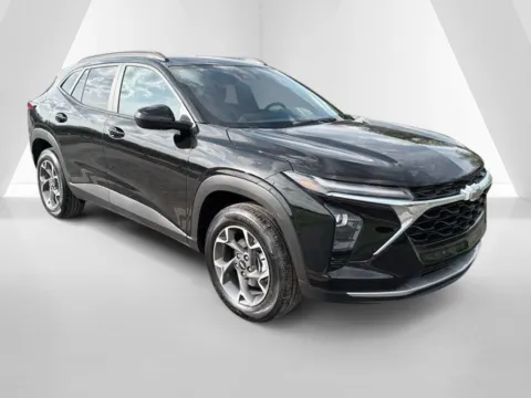 Black 2026 Chevrolet Trax LT for sale in Waverly, OH