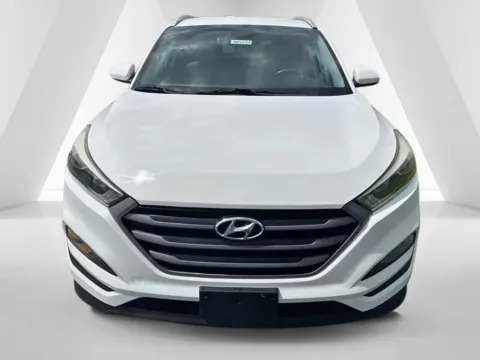 Photos of 2017 Hyundai Tucson SE for sale in Waverly, OH at Hometown Chevrolet