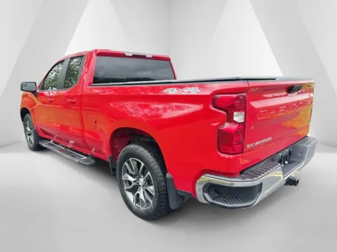 More photos of 2023 Chevrolet Silverado 1500 LT at Hometown Chevrolet, OH