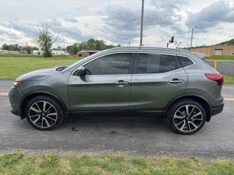 More photos of 2017 Nissan Rogue Sport SL at Hometown Chevrolet, OH