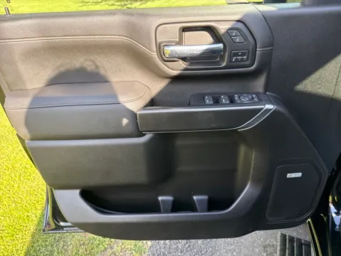More photos of 2022 GMC Sierra 2500HD AT4 at Hometown Chevrolet, OH