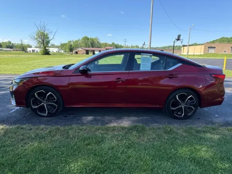 More photos of 2023 Nissan Altima 2.5 SR at Hometown Chevrolet, OH