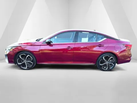 More photos of 2023 Nissan Altima 2.5 SR at Hometown Chevrolet, OH