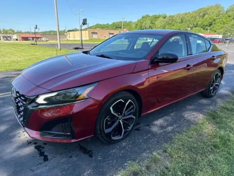 Another view of 2023 Nissan Altima 2.5 SR for sale in Waverly, OH at Hometown Chevrolet