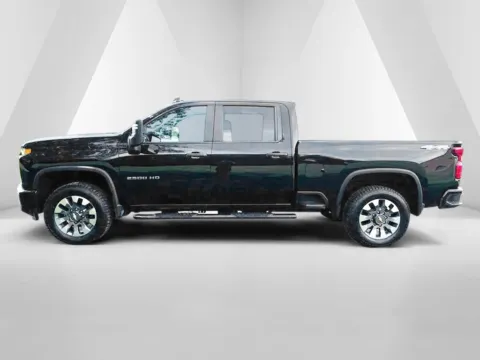 More photos of 2022 Chevrolet Silverado 2500HD Custom at Hometown Chevrolet, OH