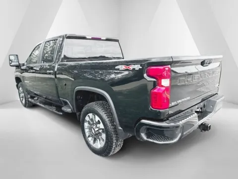 More photos of 2022 Chevrolet Silverado 2500HD Custom at Hometown Chevrolet, OH
