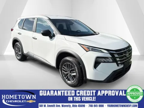 White 2024 Nissan Rogue S for sale in Waverly, OH