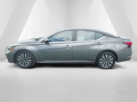 More photos of 2024 Nissan Altima 2.5 SV at Hometown Chevrolet, OH
