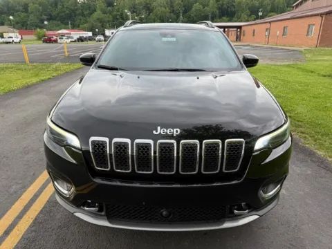 Photos of 2022 Jeep Cherokee Limited for sale in Waverly, OH at Hometown Chevrolet