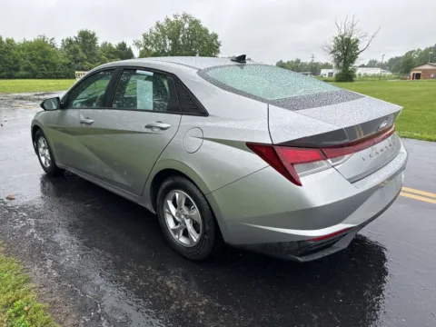 More photos of 2021 Hyundai Elantra SE at Hometown Chevrolet, OH