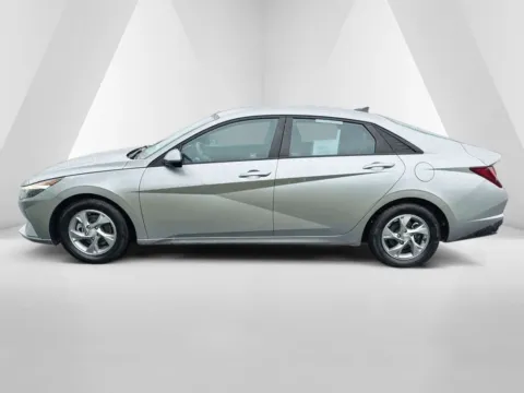 More photos of 2021 Hyundai Elantra SE at Hometown Chevrolet, OH