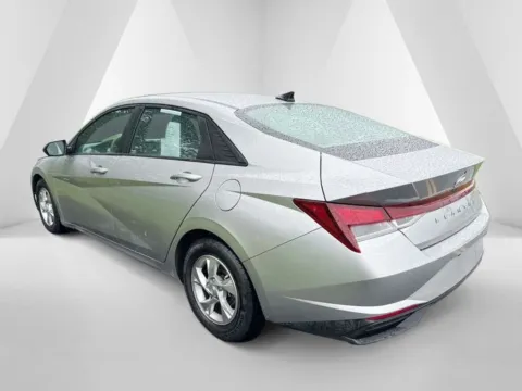 More photos of 2021 Hyundai Elantra SE at Hometown Chevrolet, OH