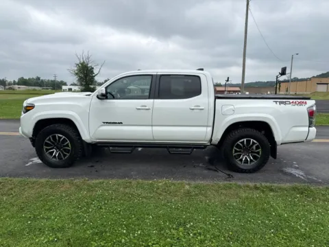 More photos of 2023 Toyota Tacoma TRD Sport at Hometown Chevrolet, OH