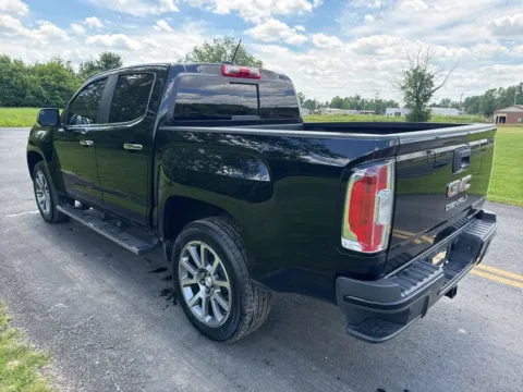 More photos of 2021 GMC Canyon Denali at Hometown Chevrolet, OH