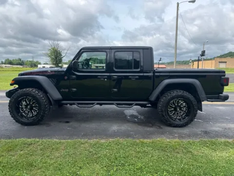 More photos of 2023 Jeep Gladiator Rubicon at Hometown Chevrolet, OH