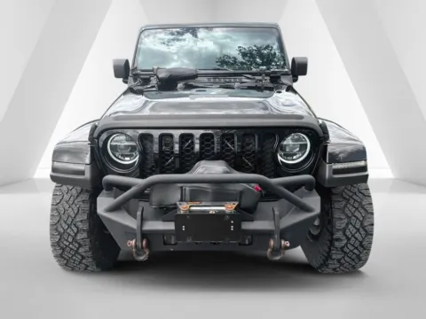 Photos of 2021 Jeep Gladiator Overland for sale in Waverly, OH at Hometown Chevrolet