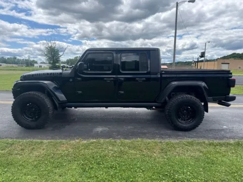 More photos of 2021 Jeep Gladiator Overland at Hometown Chevrolet, OH