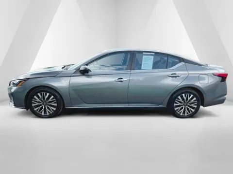 More photos of 2024 Nissan Altima 2.5 SV at Hometown Chevrolet, OH