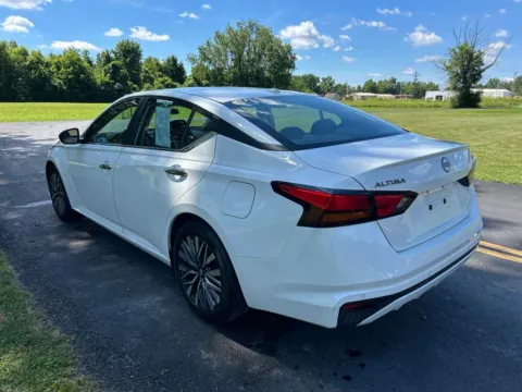 More photos of 2024 Nissan Altima 2.5 SV at Hometown Chevrolet, OH