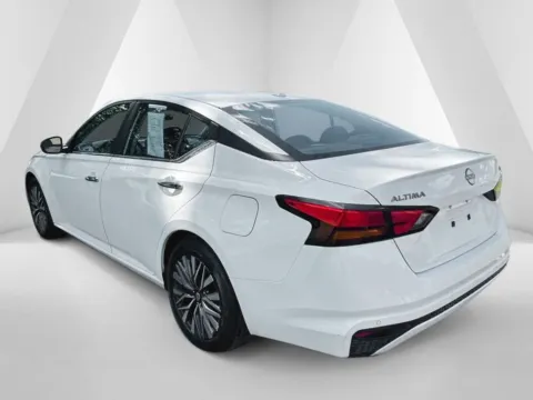 More photos of 2024 Nissan Altima 2.5 SV at Hometown Chevrolet, OH