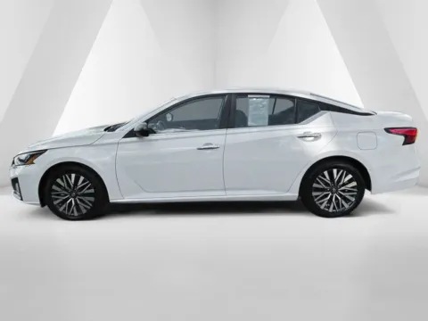 More photos of 2024 Nissan Altima 2.5 SV at Hometown Chevrolet, OH