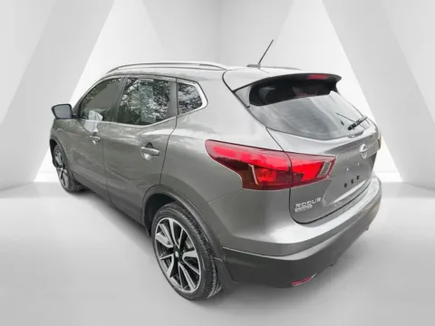 More photos of 2017 Nissan Rogue Sport SL at Hometown Chevrolet, OH
