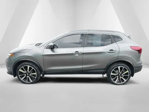 More photos of 2017 Nissan Rogue Sport SL at Hometown Chevrolet, OH