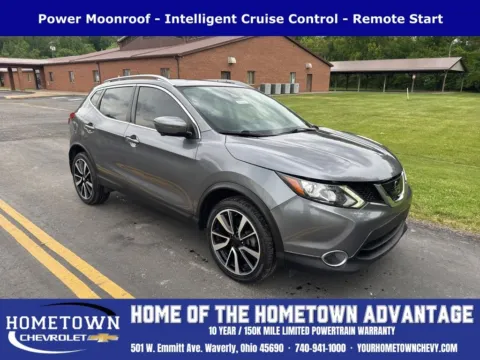 Gray 2017 Nissan Rogue Sport SL for sale in Waverly, OH