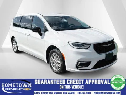 White 2024 Chrysler Pacifica Touring L for sale in Waverly, OH