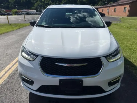 Photos of 2024 Chrysler Pacifica Touring L for sale in Waverly, OH at Hometown Chevrolet