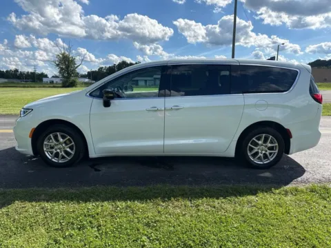 More photos of 2024 Chrysler Pacifica Touring L at Hometown Chevrolet, OH