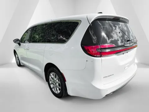 More photos of 2024 Chrysler Pacifica Touring L at Hometown Chevrolet, OH