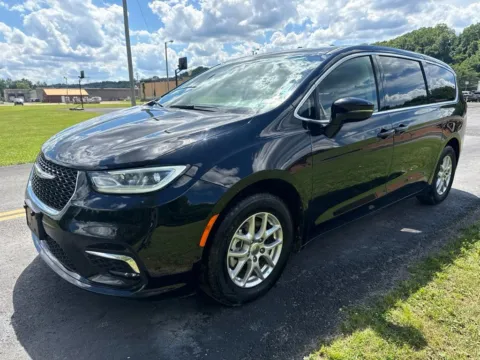 More photos of 2024 Chrysler Pacifica Touring L at Hometown Chevrolet, OH