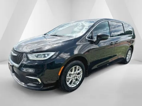 More photos of 2024 Chrysler Pacifica Touring L at Hometown Chevrolet, OH