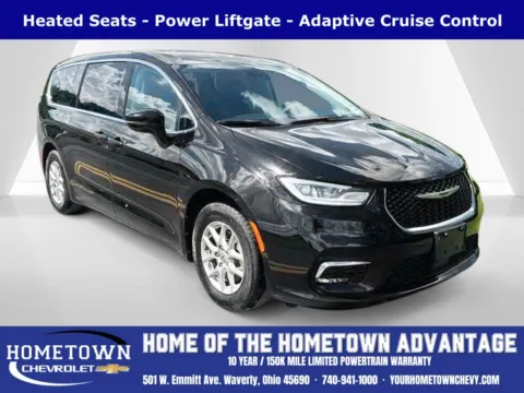 Black 2024 Chrysler Pacifica Touring L for sale in Waverly, OH