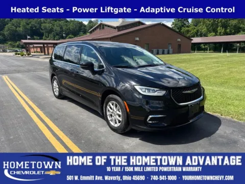 Black 2024 Chrysler Pacifica Touring L for sale in Waverly, OH