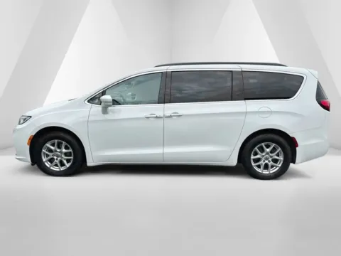 More photos of 2022 Chrysler Pacifica Touring L at Hometown Chevrolet, OH