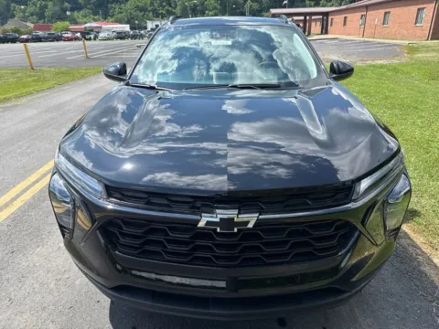 Photos of 2026 Chevrolet Trax LT for sale in Waverly, OH at Hometown Chevrolet