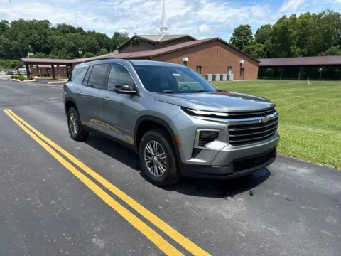 Gray 2026 Chevrolet Traverse LT for sale in Waverly, OH