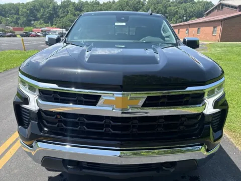 Photos of 2026 Chevrolet Silverado 1500 LT for sale in Waverly, OH at Hometown Chevrolet