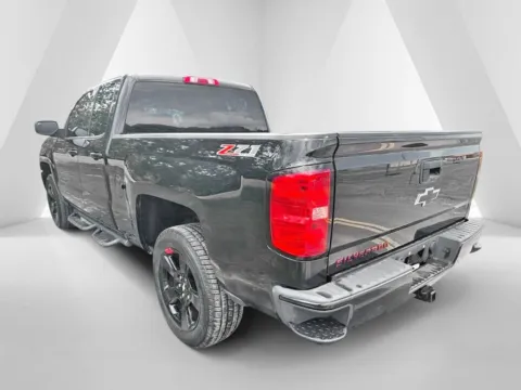 More photos of 2017 Chevrolet Silverado 1500 LT at Hometown Chevrolet, OH