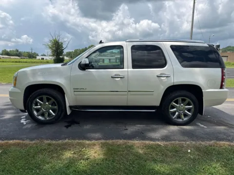 More photos of 2013 GMC Yukon Denali at Hometown Chevrolet, OH