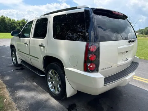 More photos of 2013 GMC Yukon Denali at Hometown Chevrolet, OH
