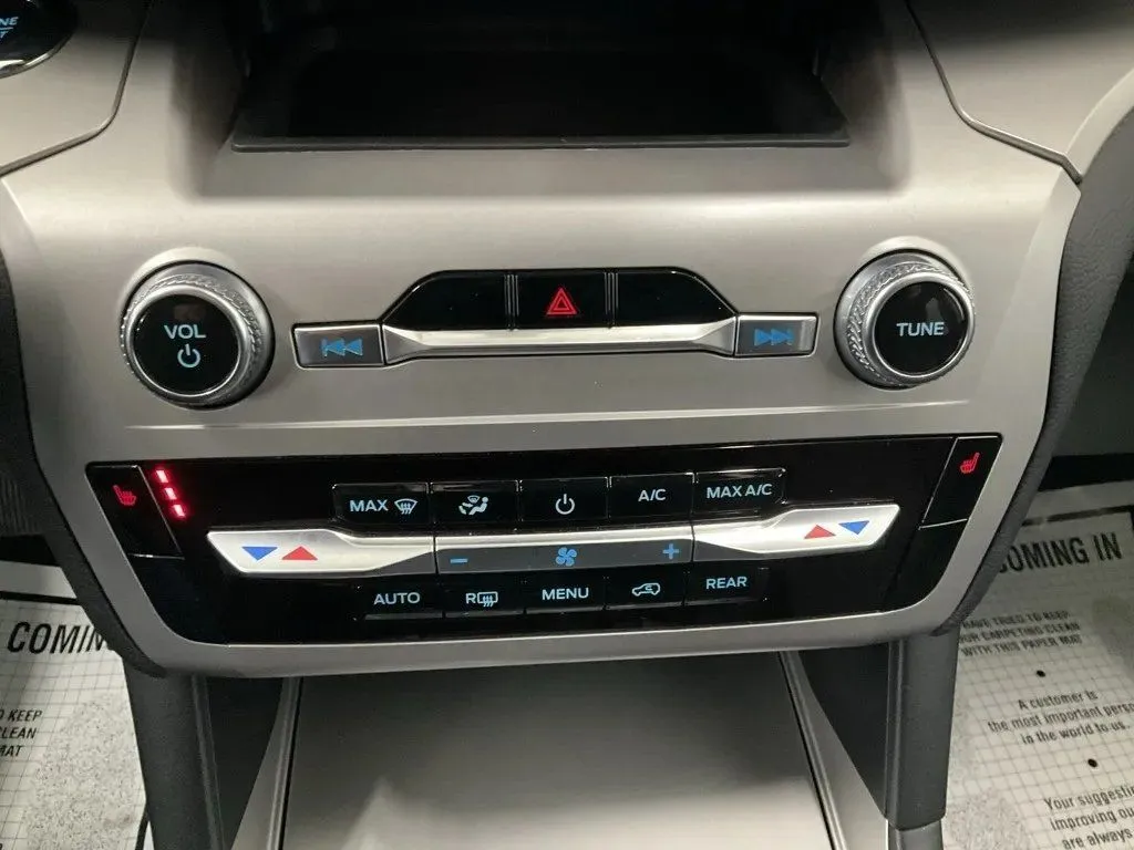 2022 Ford Explorer XLT - Photo 18