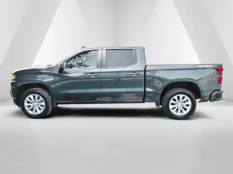 More photos of 2021 Chevrolet Silverado 1500 Custom at Hometown Chevrolet, OH