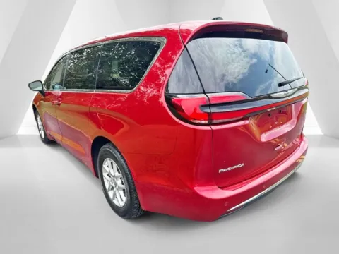 More photos of 2024 Chrysler Pacifica Touring L at Hometown Chevrolet, OH